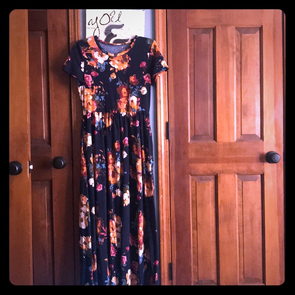 Woman’s Short Sleeve Maxi Dress